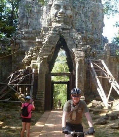 John Thorne Cycling on the  tour with redspokes